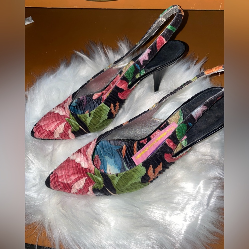 Susan Bennis/Warren Edwards
Floral Vintage Designer size 9